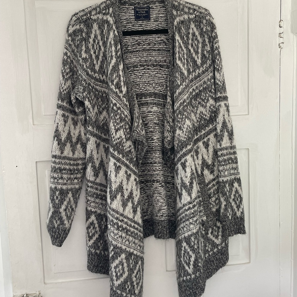 Abercrombie & Fitch Gray and White Cardigan Sweater